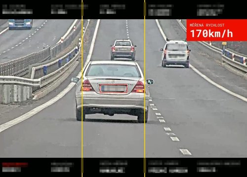 Blesková jízda u Karlových Varů, řidič Mercedesu uháněl 170 km/h