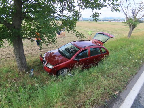 Neřidič se zákazem v příkopu, auto bylo navíc bez pojištění