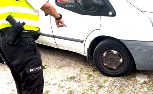 Kontrola technického stavu dodávky nedopadla pro majitele dobře. Policistům nakonec i poděkoval