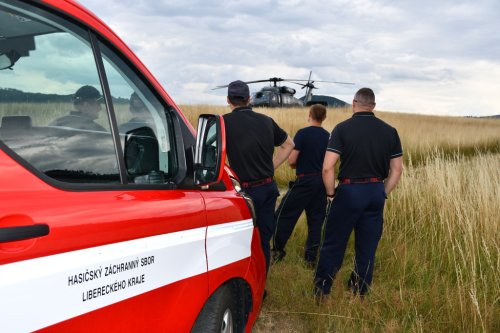 Výcvik s vrtulníkem Black Hawk na letišti Chřibská