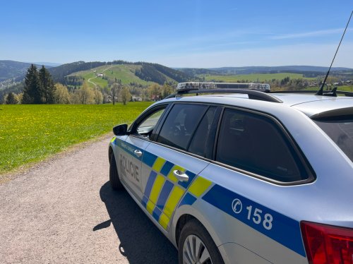 Dluh 200 tisíc zaplatil přímo policistům. Řidič na D8 uhradil vše na místě