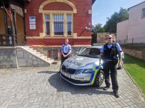 Dramatická záchrana muže v lese, policisté zabránili tragédii