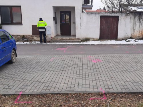 Řidič při couvání srazil dítě, zraněné dítě transportováno do nemocnice